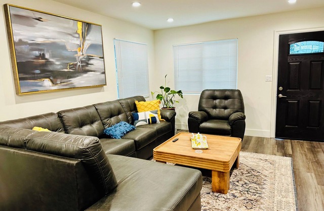 Charming 3-bedroom brand new house near campus!