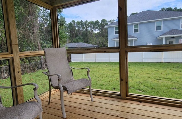 Charming 3-bedroom 2-bath home with WiFi and AC in delightful Mary Esther