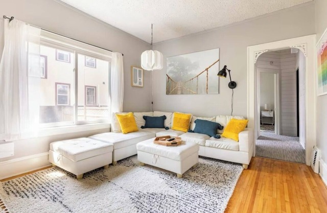 Charming 3-bedroom house with AC, Sauna, and WiFi in Minneapolis