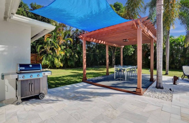 Charming 3-bedroom bungalow with Heated pool in Oakland Park/Fort Lauderdale.