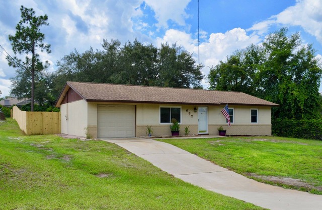 Charming 3-bedroom house in Orange City with WiFi and AC