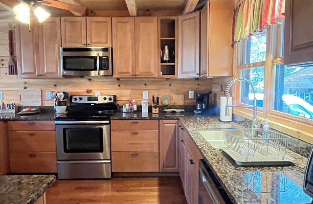 Charming 3-bedroom cabin with AC, WiFi in superb Robbinsville