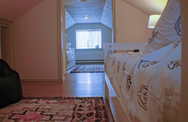 Charming 3-bedroom house with WiFi and AC in Springfield