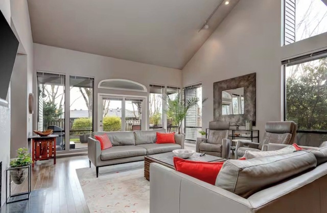 Charming 3 Bedroom Home in Wilsonville!