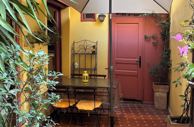 Charming 3 rooms small apartment with patio in village sea side area