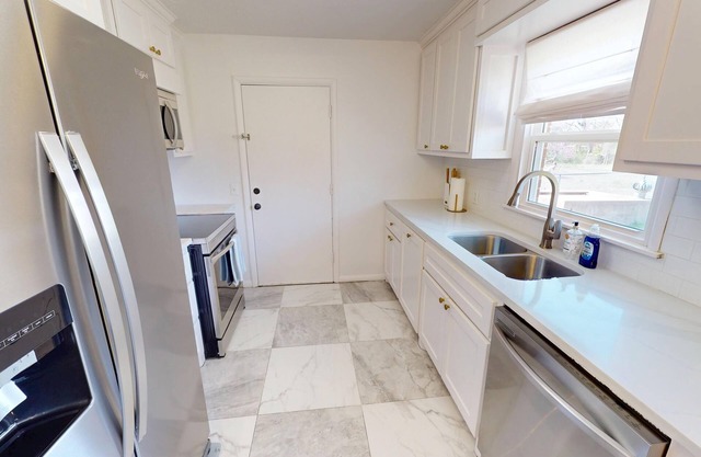 Charming 3Bedroom home - 1 mile from Boone Pickens Stadium!