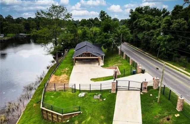 Charming 3BR Cane River Home in Natchitoches. Historic Charm and Modern Comfort!