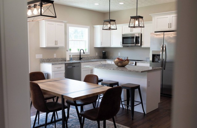 Charming 3BR Getaway Near E-Town Sports Park - Wi-Fi + AC in Scenic Glendale