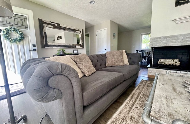 Charming 3BR Home - Minutes from Downtown Tigard!