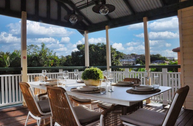 Charming 3BR Inner-City Haven @Highgate Hill