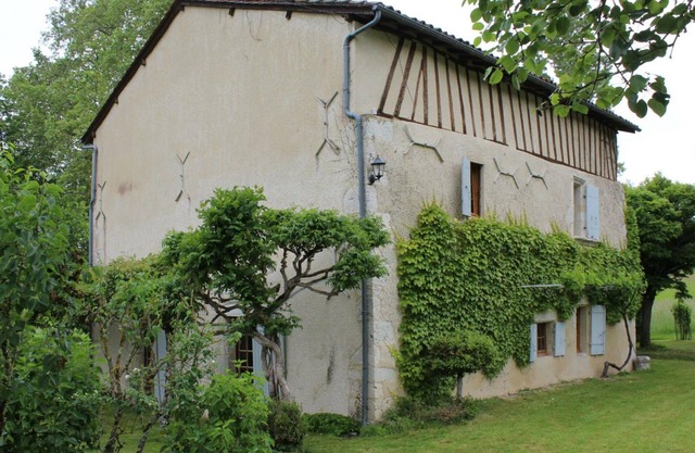 Charming 4-Bed Countryside House near Eymet with Garden, BBQ, and River Access