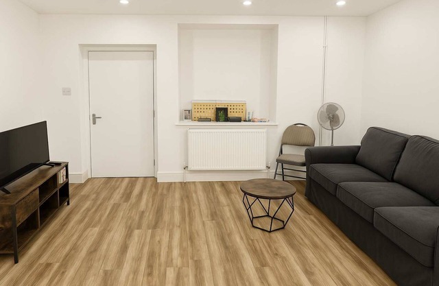 Charming 4-Bed Retreat in the Heart of Churchill with Parking