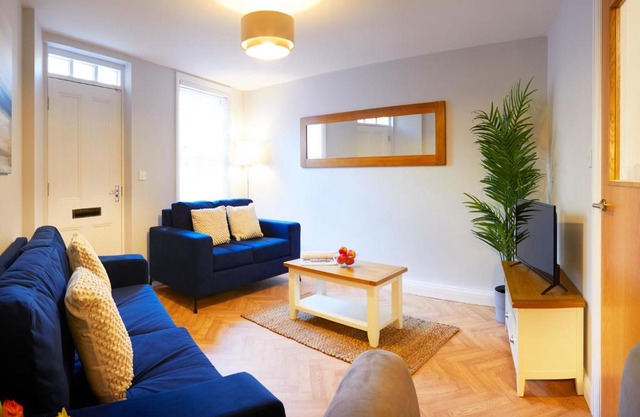 Charming 4-bed Townhouse on South Cliff