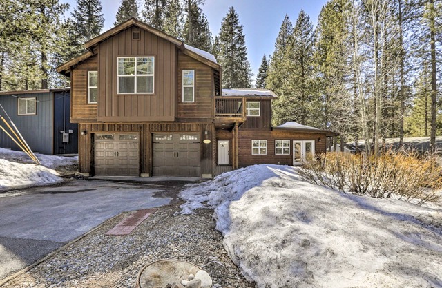 Charming 4-bedroom house in delightful South Lake Tahoe near Tahoe golf course