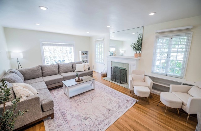 Charming 4-bedroom house with AC and WiFi in South Salt Lake