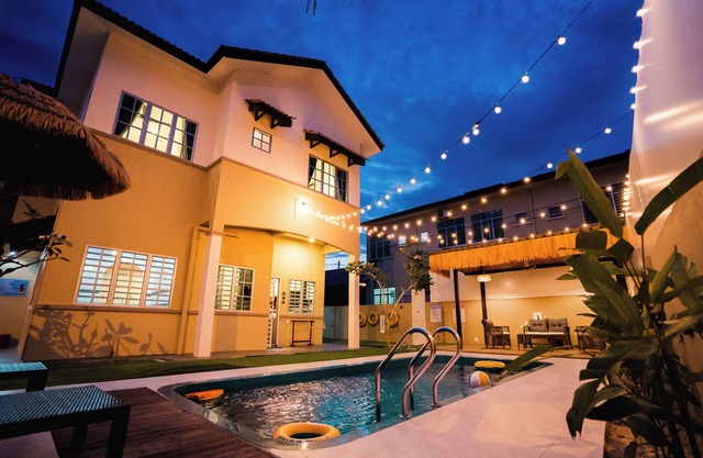 Charming 4-bedroom bungalow with private pool in beautiful coastal town Lumut