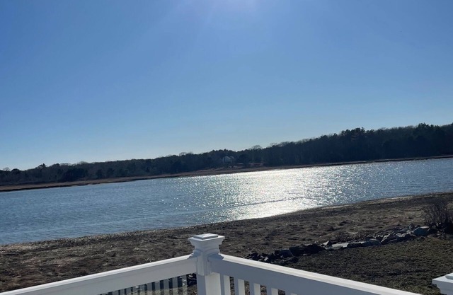 Charming 4-bedroom cape on Hills Beach Road