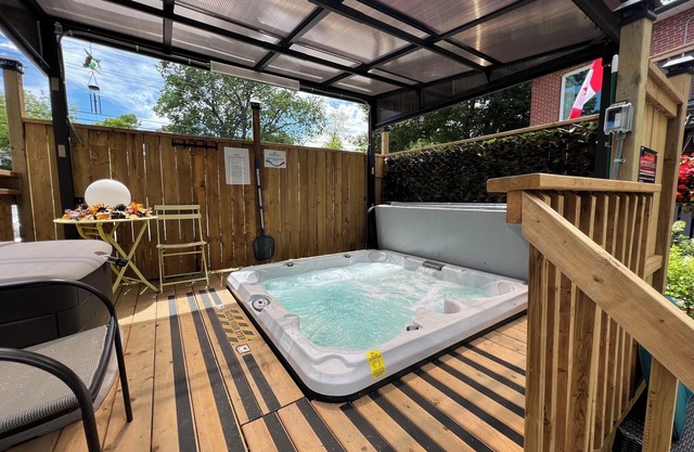 Charming 4-bedroom house with AC, WiFi in brilliant Wasaga Beach