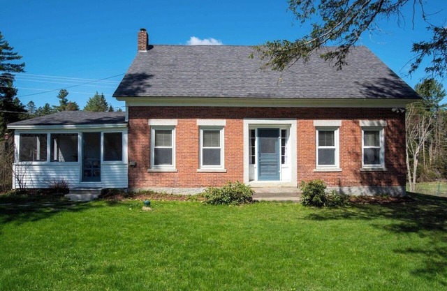 Charming 4+bedroom farm stay just 10 minutes from downtown Barre