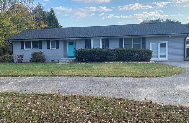 Charming 4-Bedroom Retreat Near UNC