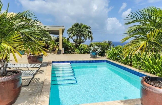 Charming 4-bedroom house with AC, fitness room in fabulous Christiansted