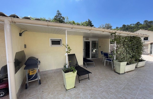 Charming 4-person apartment with private lake access