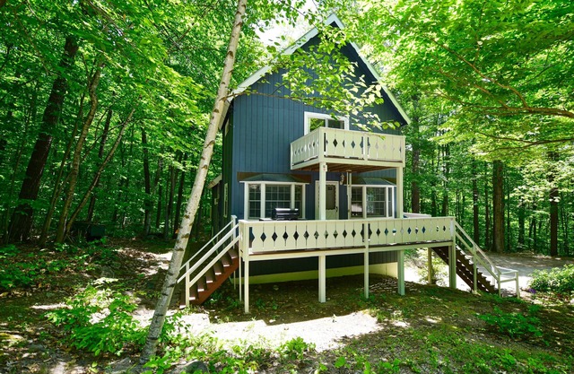 Charming 4-Season Getaway w/Outdoor Fire Pit & Basement Game Room!