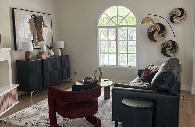 Charming 4BR | Deck + Pets OK I Bishop Arts