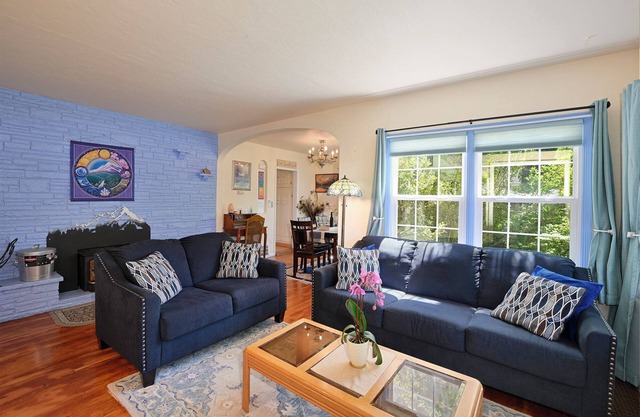 Charming 5BR Home in a Great Downtown Location