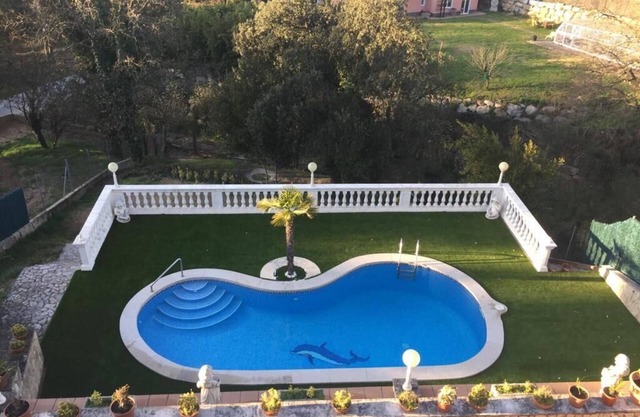 Charming 8-Bed Villa in Girona