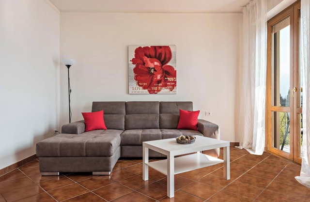Charming Apartment "Bel Soggiorno 1" with Lake View, Mountain View, Wi-Fi & Balcony