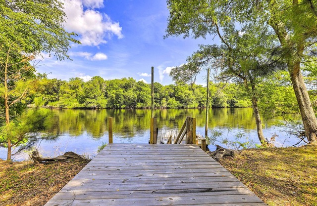 Charming Abode w/Dock on the Suwannee River