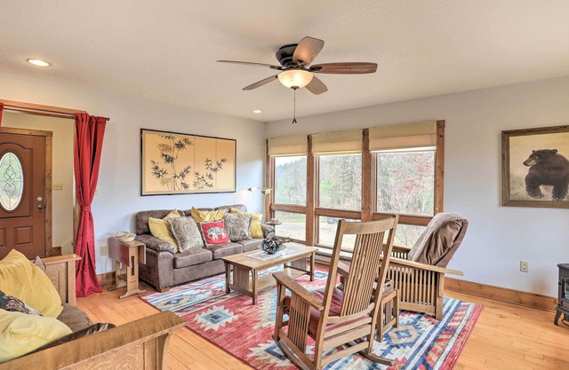 Charming Alexander Cabin w/ Private Hot Tub!