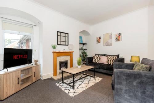 Charming and comfortable property by Our Home Short Stays very spacious with super fast WiFi close to the Metro Centre and Newcastle City Centre