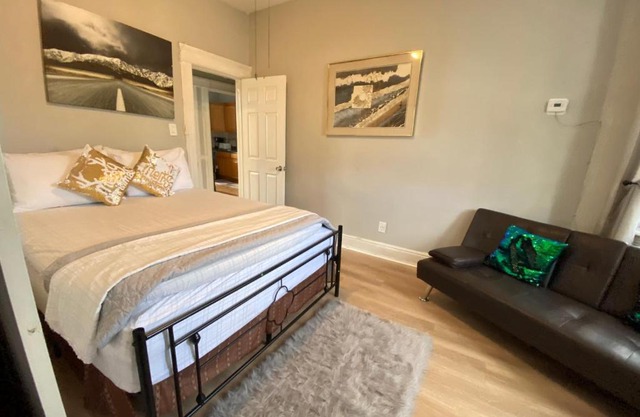 Charming and cozy apartment in New Jersey close to all the fun 10 minutes to NYC