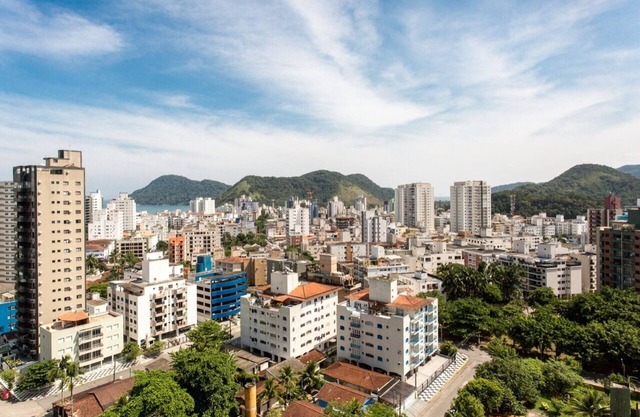 Charming and cozy apartment with large balcony in Guarujá