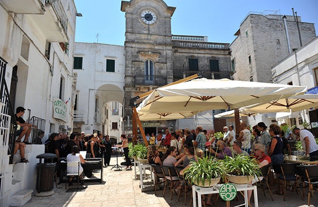 Charming and cozy house in the main square in Cisternino