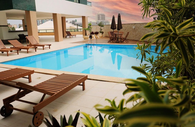 Charming and cozy - Pool, beach and location.