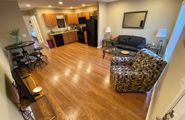 Charming and safe 1-bedroom apartment in Elizabethtown with AC and WiFi