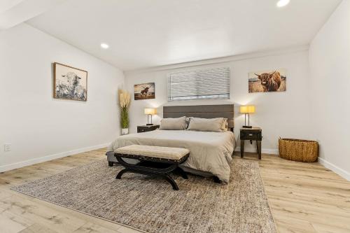 Charming and Tranquil Oasis, Stylish 2 bedroom 1 bathroom Getaway!
