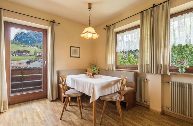 Charming Apartment “4 Vikoler” with Mountain View, Wi-Fi & Garden