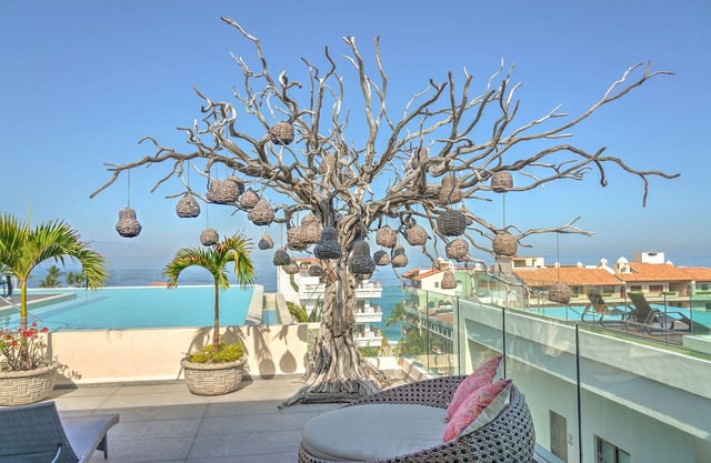 Charming apartment/1 bedroom/1.5 baths/pool, jacuzzi,Gym,heart romantic zone