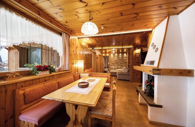 Charming Apartment “Majon d’Aisciuda Marmolada” with Mountain View