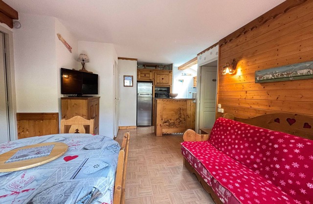 Charming apartment at the foot of the slopes with pool and parking