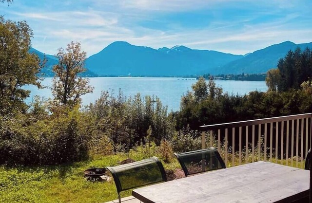 Charming apartment with charm and lake view