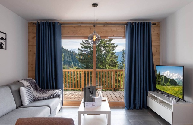Charming apartment for 6, La Forêt area, parking, linens included, ski locker