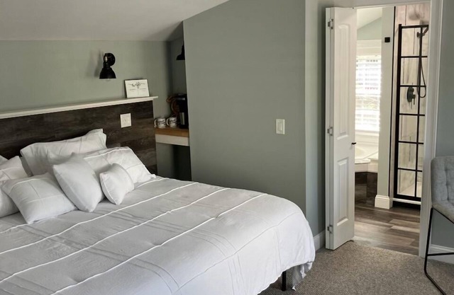 Charming apartment in fabulous Westerly with AC, WiFi