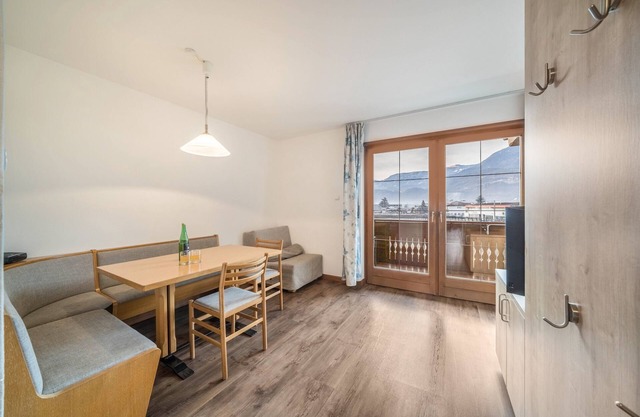 Charming Apartment “ Kammerhof Traube” with Mountain View, Wi-Fi, Balcony & Garden