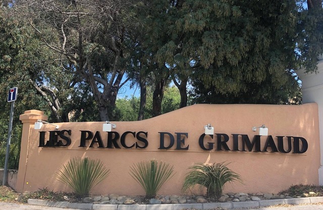 Charming apartment sea view-2 CH- residence with swimming pool- les parcs de Grimaud