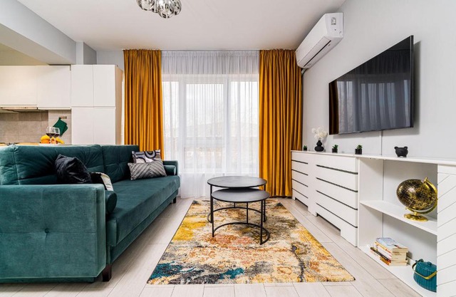 Charming Apartment - Swimming Center, Airport & Therme SPA